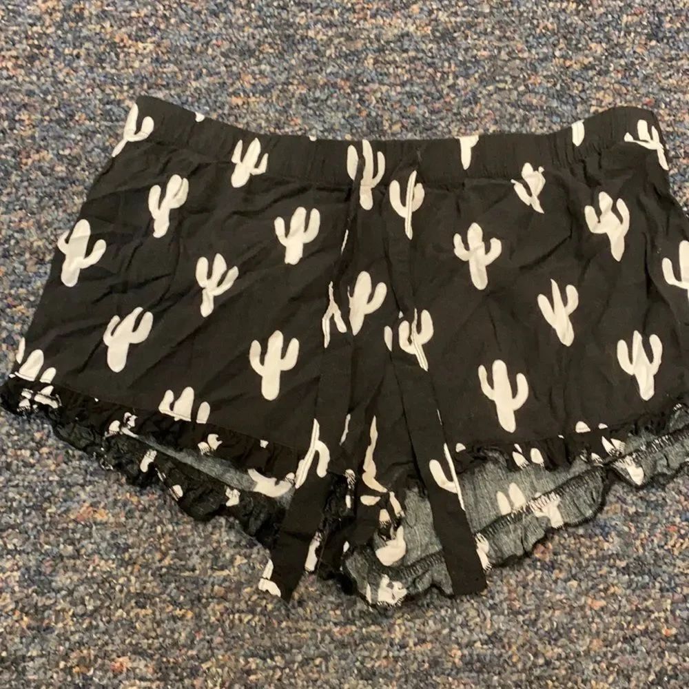 Forever 21 cactus shorts sz. S